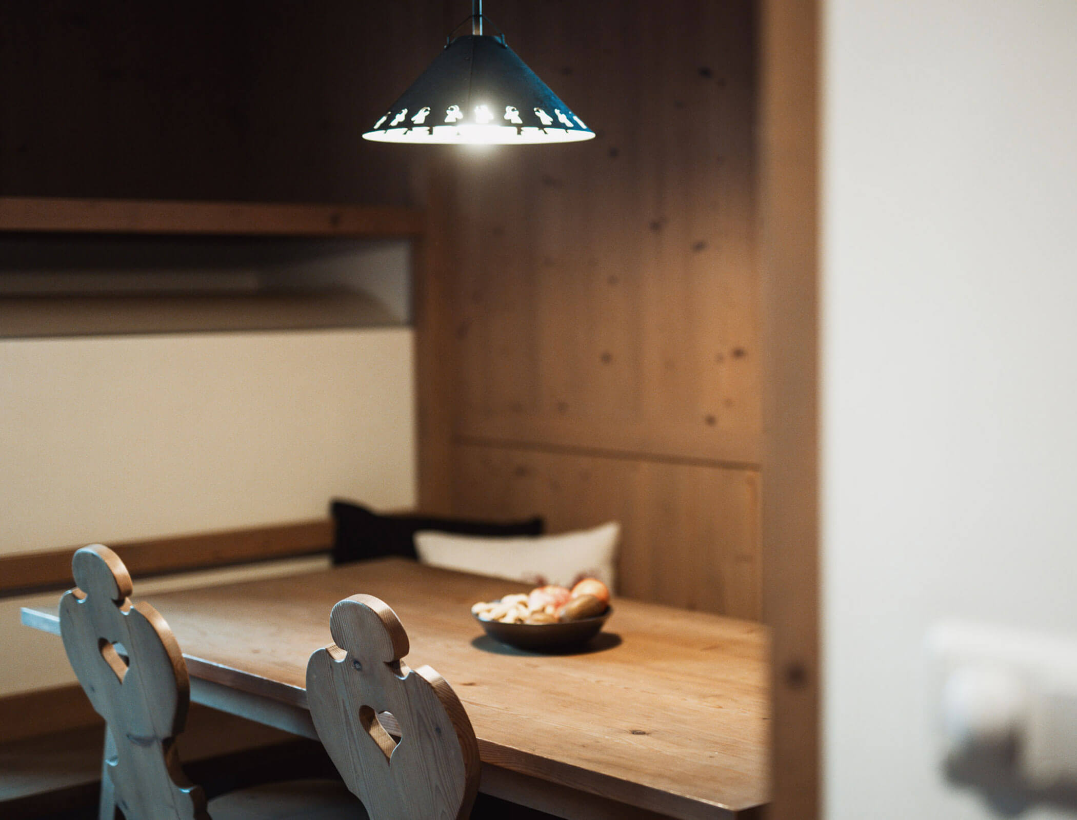 Eckbank mit Ofen vom Apartment Sigrid