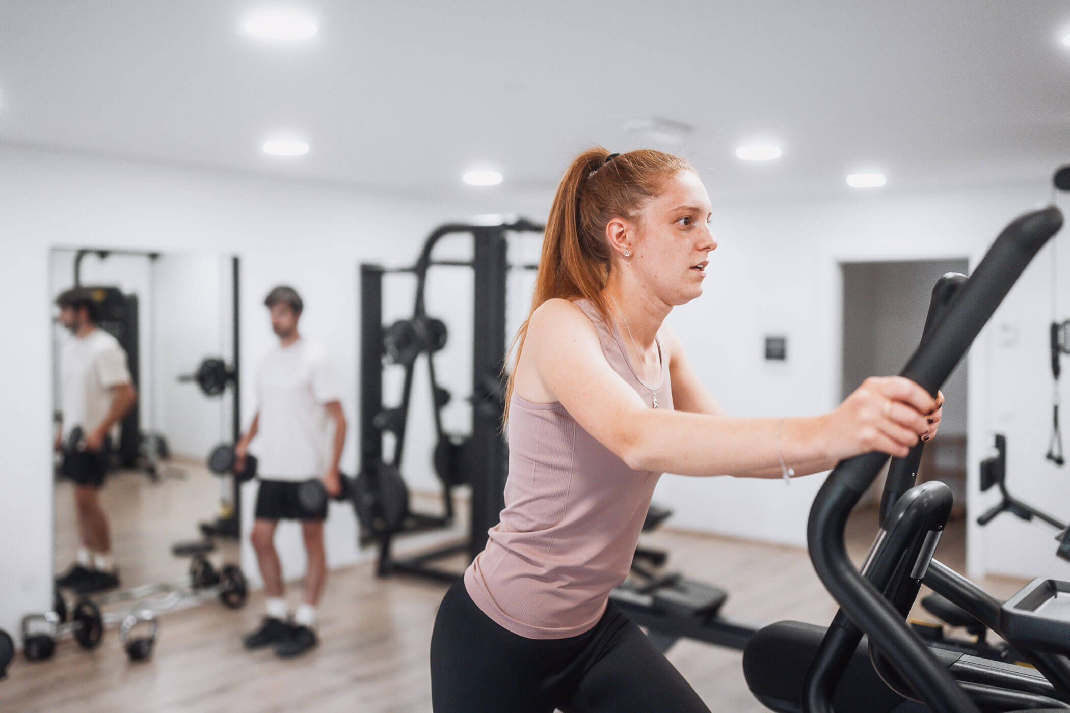 Eine Frau beim Fitness