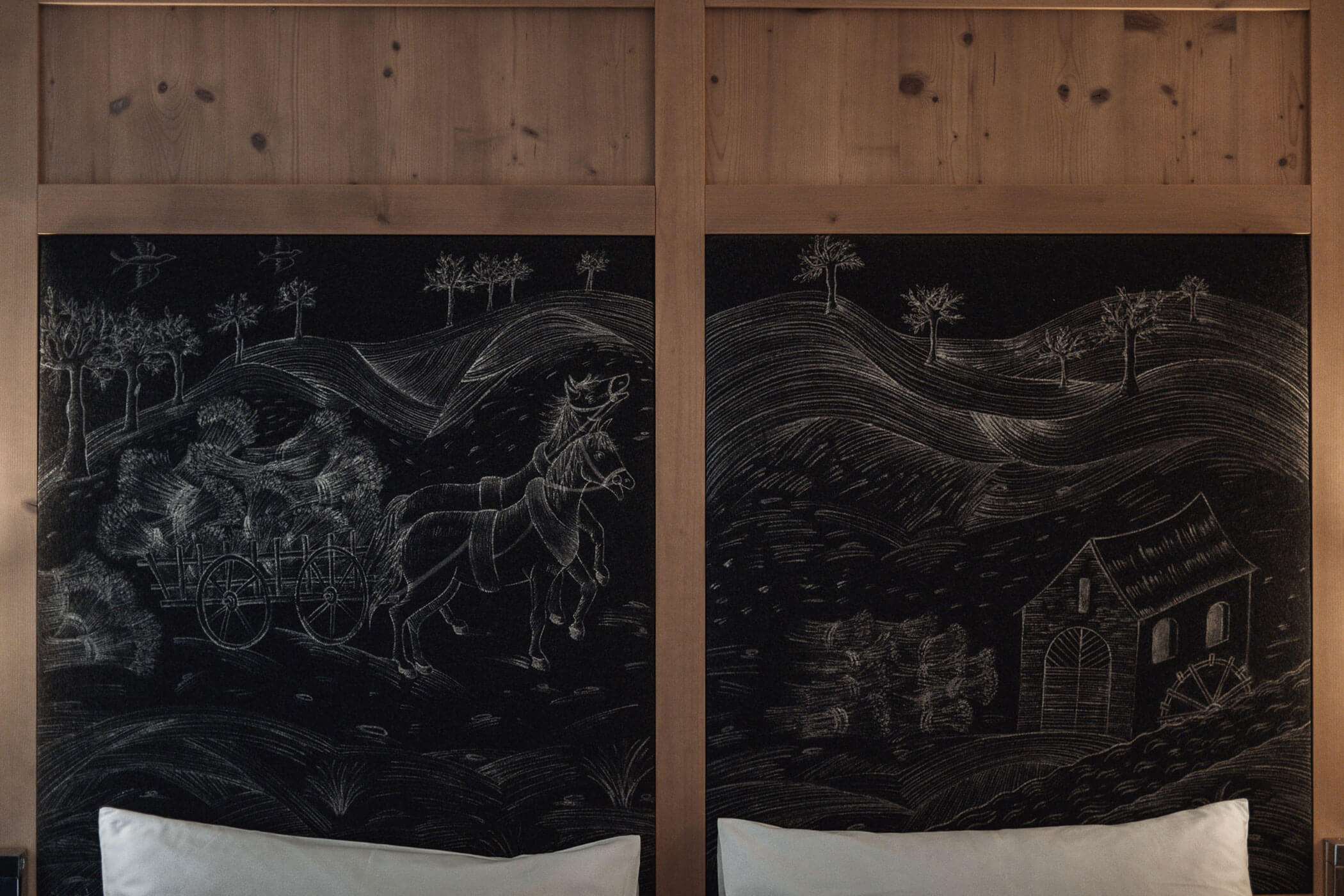 Zeichnung am Kopfteil vom Doppelbett