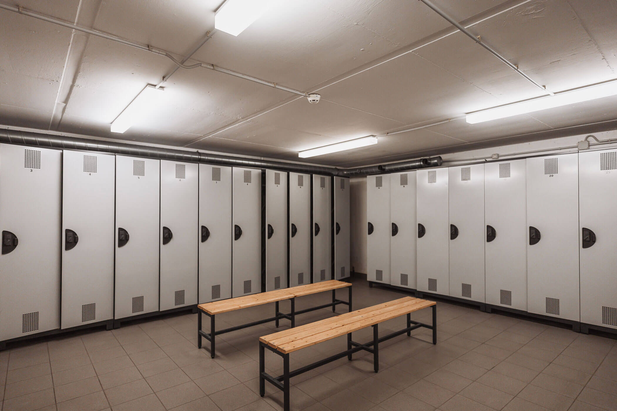 Großer Skiraum mit Schließfächern