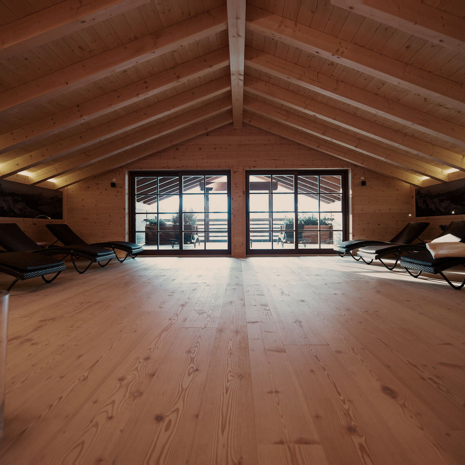 Heller und gemütlicher Ruheraum vom Spa-Bereich